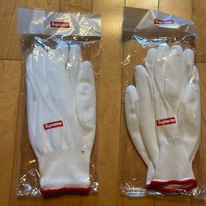 Supreme gloves